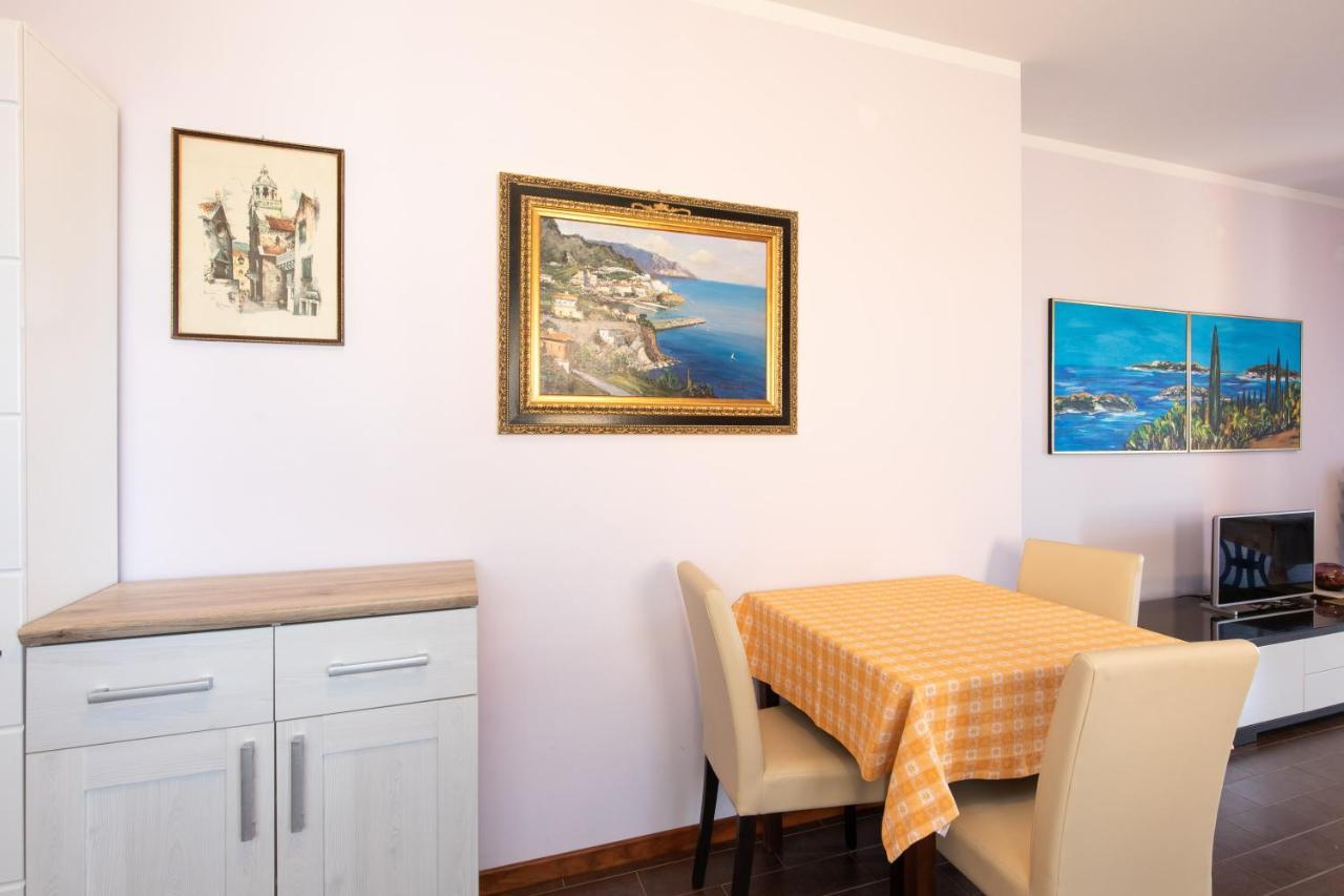Apartments Bella Vista Krk Town Exterior foto